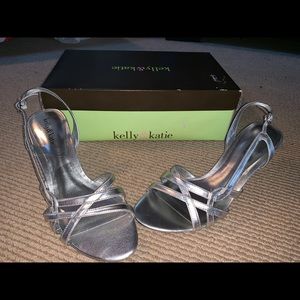 Silver sandal with small heel